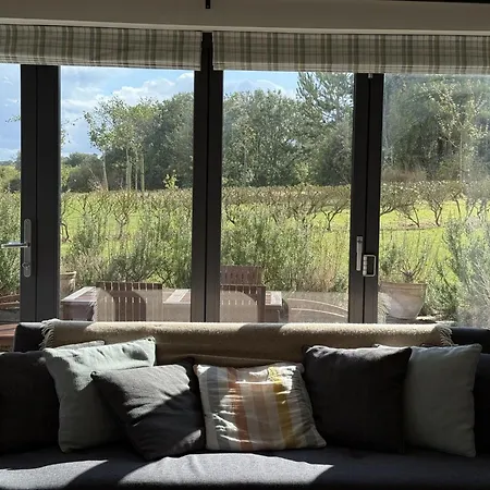 Caramel At The Bay Filey, Sleeps 6, 2 Dogs Welcome For Free Too Filey