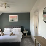 Caramel At The Bay Filey, Sleeps 6, 2 Dogs Welcome For Free Too פילי