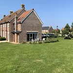 Caramel At The Bay Filey, Sleeps 6, 2 Dogs Welcome For Free Too *